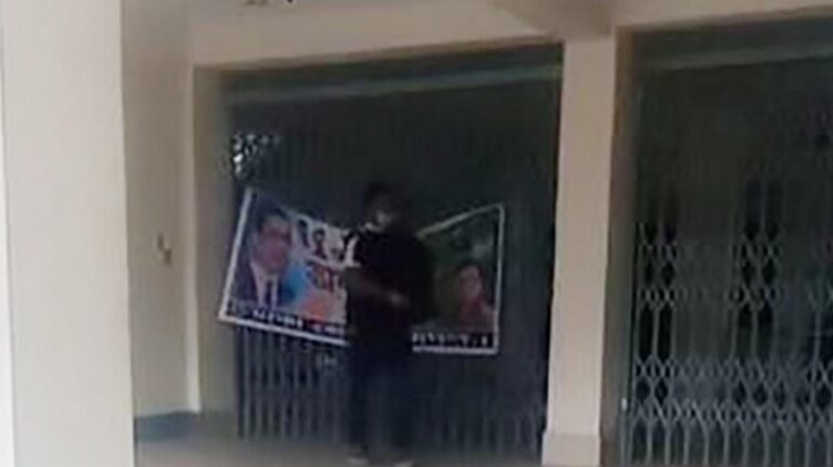 উপজেলা পরিষদের কার্যালয়ে তালা দিয়ে ছাত্রদল নেতার ফেসবুক লাইভ