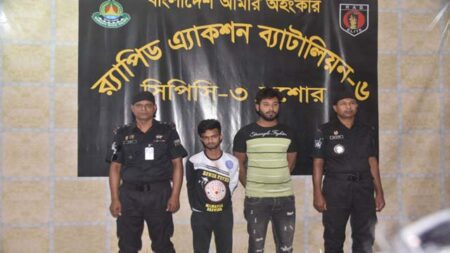 বন্ধুর ছুরিকাঘাতের বদলা নিতে দোকান কর্মচারীকে হত্যা, গ্রেপ্তার আরো দুইজন শোর সদরের ঝুমঝুমপুর এলাকার রাজিম ওরফে সজিব (১৭) হত্যাকাণ্ডে আরও দুজনকে আটক করা হয়েছে