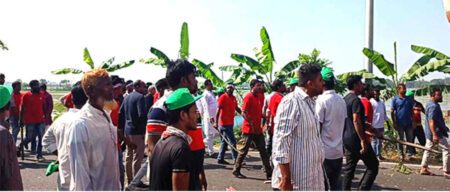 প্রধানমন্ত্রীর জনসভায় যোগদানের পথে মণিরামপুরে দু’প্রুপের ধাওয়া পাল্টা ধাওয়া