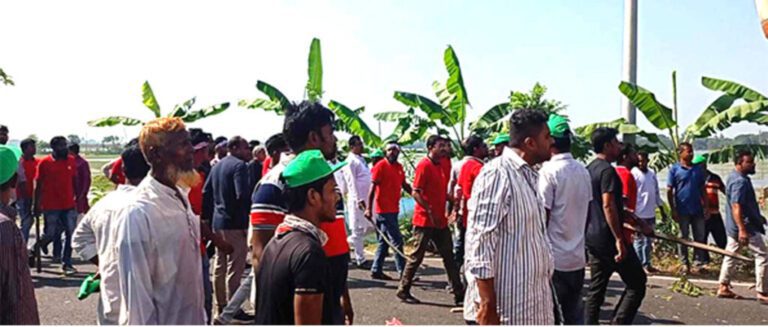 প্রধানমন্ত্রীর জনসভায় যোগদানের পথে মণিরামপুরে দু’প্রুপের ধাওয়া পাল্টা ধাওয়া