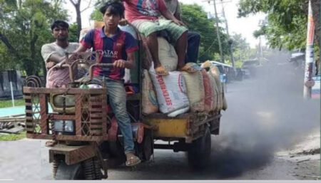 মণিরামপুরে উচ্চ হর্ন, দূষণ বাড়াচ্ছে গাড়ির কালো ধোঁয়া