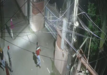 অনিন্দ্য ইসলাম অমিতের বাড়িতে বোমা হামলা