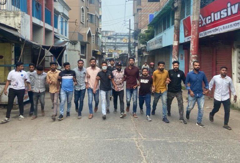 যশোরে বিএনপির চার নেতাকর্মী গ্রেফতার যশোরে বিএনপির চার নেতাকর্মী গ্রেফতার