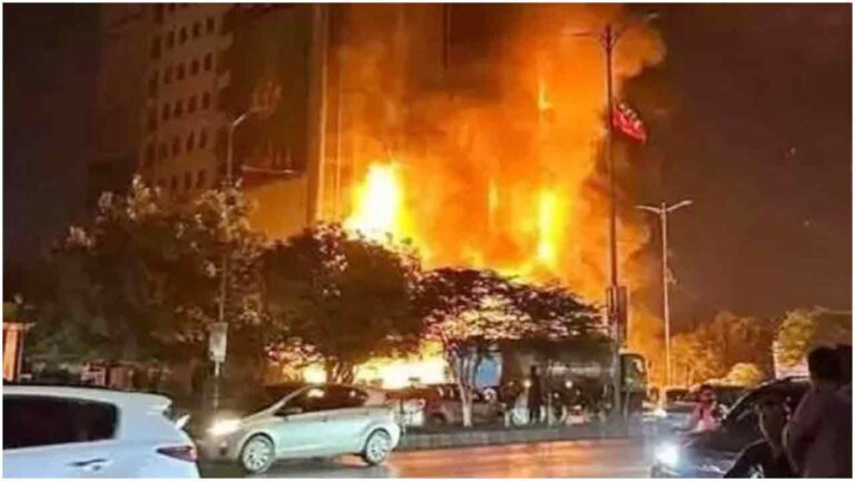 পাকিস্তানে শপিং মলে ভয়াবহ আগুনে নিহত অন্তত ১০