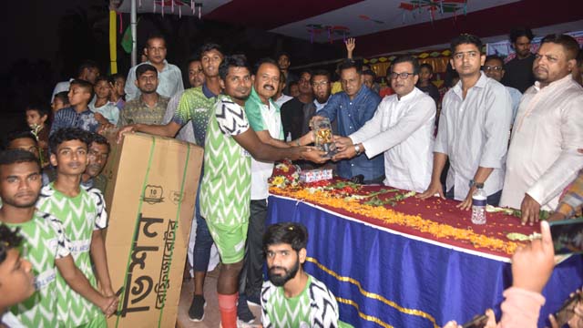১৬ দলীয় ফুটবল টুর্নামেন্টে চ্যাম্পিয়ন হযরত ফুটবল একাডেমি