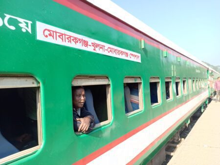 খুলনার জনসভায় কালীগঞ্জ থেকে আ.লীগের দুই সহস্রাধিক নেতাকর্মীর অংশ গ্রহণ