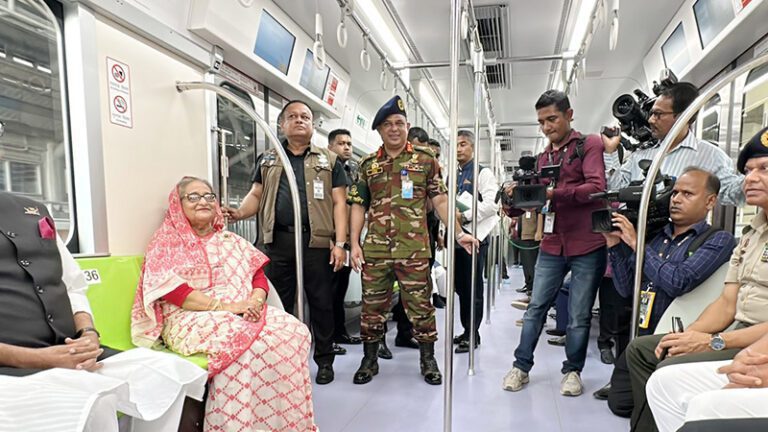 মতিঝিল পর্যন্ত মেট্রোরেল উদ্বোধন করলেন প্রধানমন্ত্রী  
