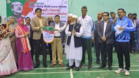 ব্যাডমিন্টনে মেতেছিল যশোরের আট স্কুলের শিক্ষক-শিক্ষার্থীরা