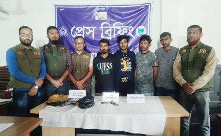 মনিরামপুর থেকে অস্ত্র বোমাসহ চরমপন্থি চার সন্ত্রাসী গ্রেপ্তার