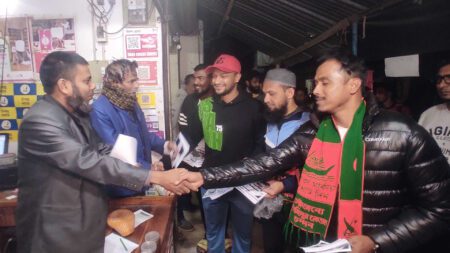 রুবেল- অপুকে নিয়ে ভোটারদের দ্বারে দ্বারে সাকিব