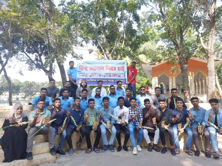 ফেসবুকে স্ট্যাটাস দিয়ে শিক্ষার্থীদের মিষ্টি খাওয়ালেন পুলিশ কর্মকর্তা