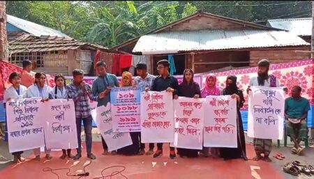সাতক্ষীরায় তারুণ্য শীর্ষক পথনাটক