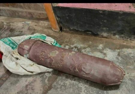পাঁচ কোটি টাকার সীমানা পিলার পাচারকালে আটক ২