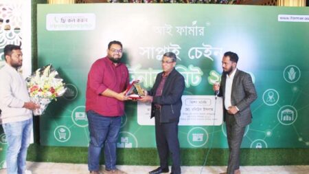 যশোরে আইফার্মার সাপ্লাই চেইন পার্টনার মিট অনুষ্ঠিত কল্যাণ : কৃষকদের জীবন সহজ ও স্বাচ্ছন্দ্যদায়ক করার ক্ষেত্রে সাপ্লায়ারদের ভূমিকার স্বীকৃতি দিতে ১৩ ডিসেম্বর যশোরে ‘আইফার্মার সাপ্লাই চেইন পার্টনার মিট’ অনুষ্ঠিত হয়