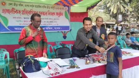 প্রাথমিকের শিক্ষার্থীদের নিয়ে অ্যাথলেটিক্স প্রতিযোগিতা অনুষ্ঠিত