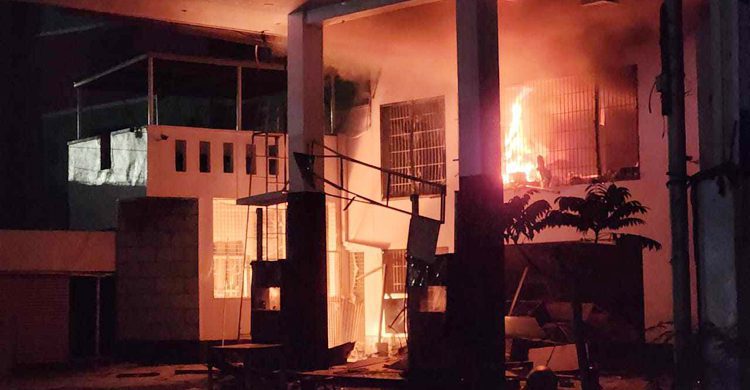 মহাখালীর আগুনে দগ্ধ ৭ জন বার্ন ইনস্টিটিউটে মহাখালীর আগুনে দগ্ধ ৭ জন বার্ন ইনস্টিটিউটে