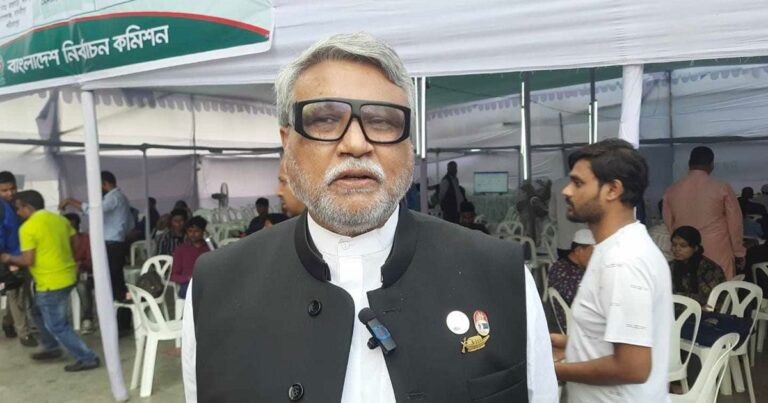 প্রার্থীকে গেট আউট বলে হাইকোর্ট যেতে বললেন সিইসি