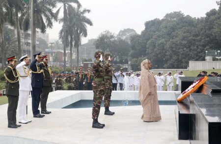 শিখা অনির্বাণে প্রধানমন্ত্রীর শ্রদ্ধা