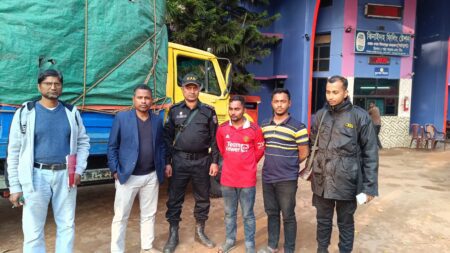 ট্রাকভর্তি পলিথিনসহ ঝিনাইদহে আটক ২