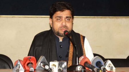 বোমার বিস্ফোরণ ঘটিয়ে কেন্দ্র দখলের আশংকা