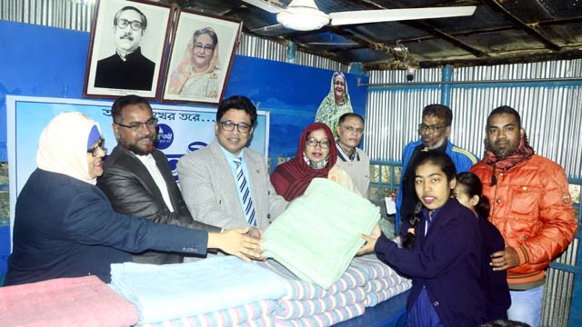 স্বপ্নতরী’র উদ্যোগে প্রতিবন্ধী শিশুদেরকে কম্বল বিতরণ স্বপ্নতরী’র উদ্যোগে প্রতিবন্ধী শিশুদেরকে কম্বল বিতরণ