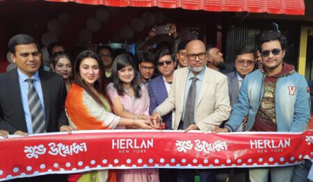 যশোরে হারল্যান স্টোর উদ্বোধন করলেন অপু বিশ্বাস-ইমন যশোরে হারল্যান স্টোর উদ্বোধন করলেন অপু বিশ্বাস-ইমন