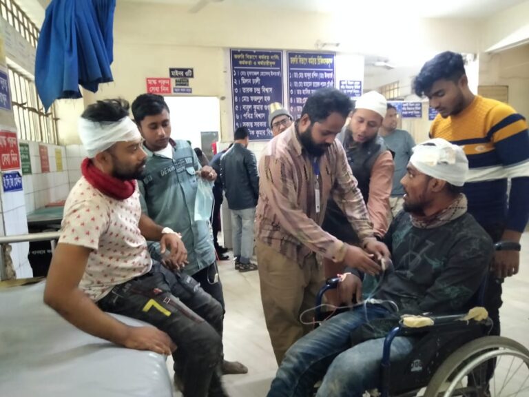 নৌকা ও স্বতন্ত্র প্রার্থীর কর্মী-সমর্থকদের মধ্যে ১২ স্থানে মারামারি, আহত ২০
