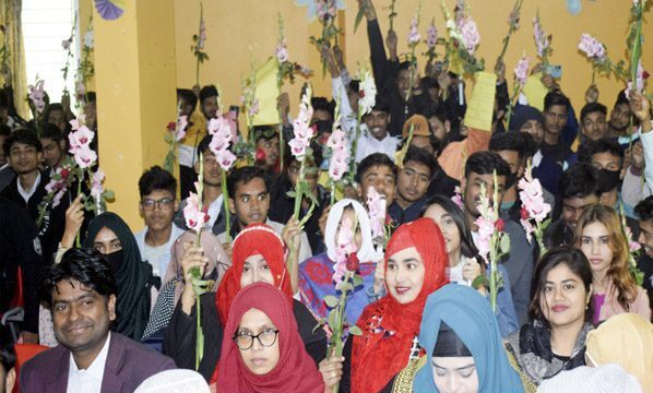 বিসিএমসি কলেজে নবীণ শিক্ষার্থীদের মিলনমেলা বিসিএমসি কলেজে নবীণ শিক্ষার্থীদের মিলনমেলা