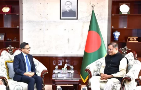 পররাষ্ট্রমন্ত্রীর সঙ্গে ভারতীয় হাইকমিশনারের সাক্ষাৎ : টাকা ও রুপিতে বাণিজ্য সম্প্রসারণ নিয়ে আলোচনা