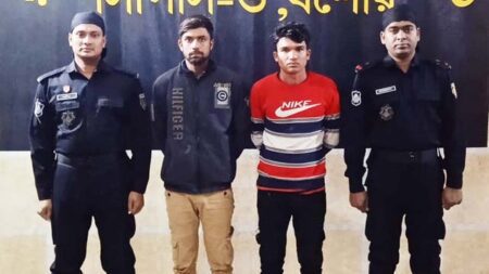 বেনাপোলে ফেনসিডিলসহ দুইজন আটক