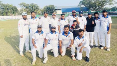 বিজয়ী ইয়াং ড্রাগন মার্শাল আর্টোর খেলোয়াড়রা