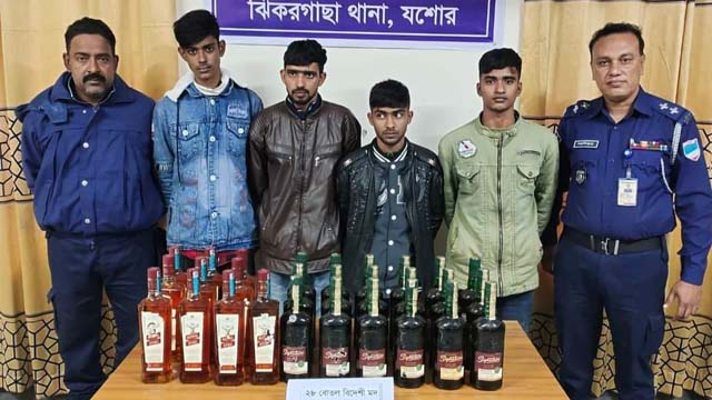 ঝিকরগাছায় ২৮ বোতল বিদেশি মদসহ চারজন আটক