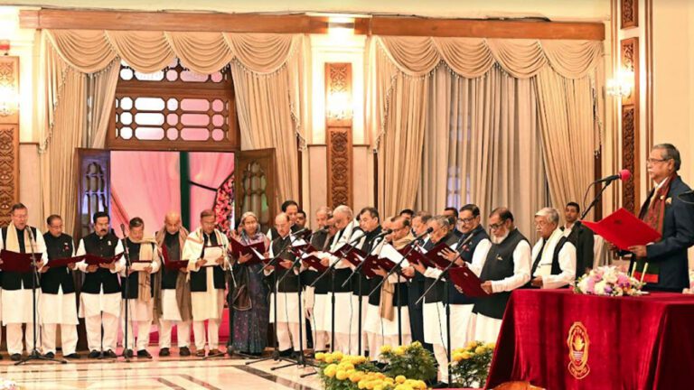 মন্ত্রী-প্রতিমন্ত্রী ও সংসদ সদস্যরা যেসব সুবিধা পান মন্ত্রী-প্রতিমন্ত্রী ও সংসদ সদস্যরা যেসব সুবিধা পান