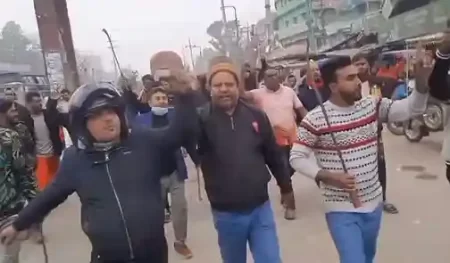 সিংড়ায় যুবলীগের প্রকাশ্যে অস্ত্রের মহড়া