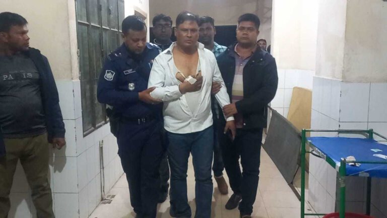 পুলিশ কর্মকর্তার ওপর হামলার অভিযোগ দুই কাউন্সিলরের বিরুদ্ধে