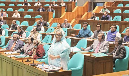 বিএনপি-জামায়াতের সহিংসতায় ৬০০ যানবাহন ভাঙচুর, ১৩ জন নিহত