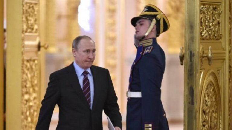 পুতিন কি ফের শক্তিশালী?