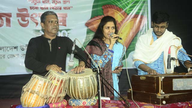 নাচে গানে প্রাণবন্ত হয়ে উঠে যশোর উদীচীর পিঠা উৎসব