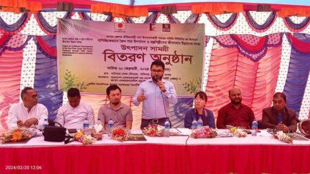 ঝিকরগাছার পানিসারায় উৎপাদন সামগ্রী পেলেন ৫৪ ফুলচাষি হস্তশিল্পী