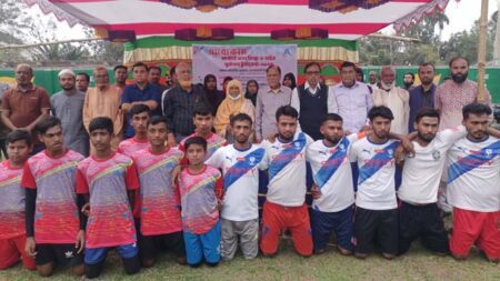 অ্যাবাকাস সিক্স-এ-সাইড ফুটবল টুর্নামেন্টের প্রথম দিনে স্মার্ট হাশিমপুর ও এইচবি’র জয়