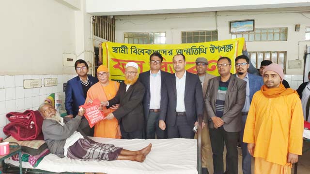 যশোরে ৬০০ রোগীর মাঝে ফল বিতরণ যশোরে ৬০০ রোগীর মাঝে ফল বিতরণ করা হয়েছে