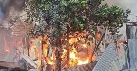 ঝুটের গোডাউনে আগুন, নিয়ন্ত্রণে ৫ ইউনিট
