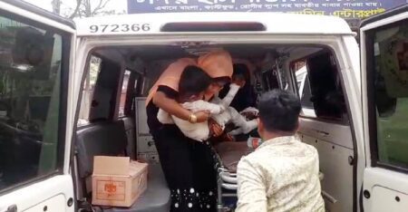 নোয়াখালীর হাতিয়া উপজেলার ভাসানচরে রোহিঙ্গা ক্যাম্পে গ্যাস সিলিন্ডার বিস্ফোরণে নারী-শিশুসহ ৯ জন দগ্ধ হয়েছেন। এর মধ্যে সাতজনকে পাঠানো হয়েছে চট্টগ্রাম মেডিকেল কলেজ হাসপাতালে।
