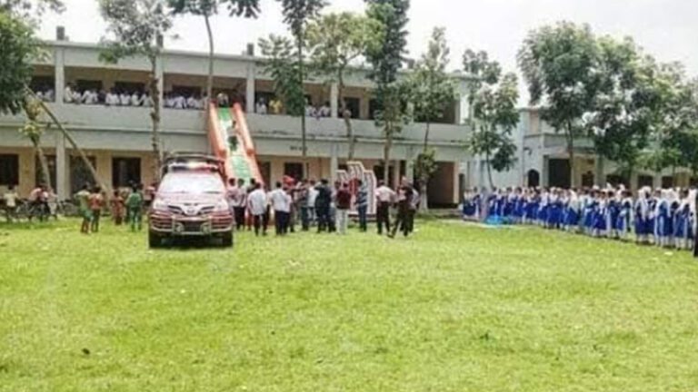 ৯ ছাত্রীর চুল কাটার ঘটনায় শিক্ষিকা বরখাস্ত