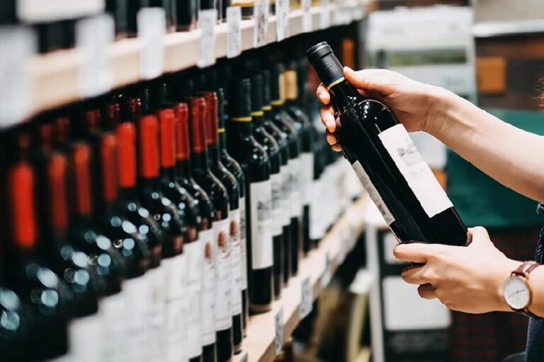 মদের চেয়ে গাঁজায় আকর্ষণ বাড়ছে !