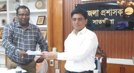 ভোমরা বন্দরের রাজস্ব আদায়ের বৈষম্য নিরসনের দাবিতে স্মারকলিপি