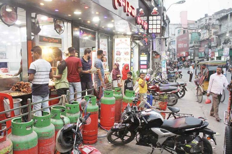 হোটেল-রোস্তোরার অগ্নিঝুঁকিতে ভ্রুক্ষেপ নেই
