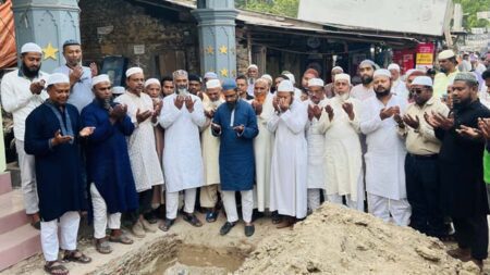 উপশহরে নির্মাণাধীন ড্রেন পরিদর্শন ফরিদ চৌধুরীর
