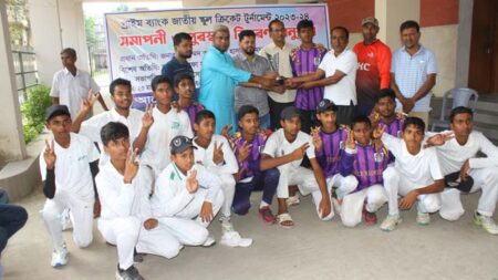 পঞ্চমবারের মতো শিরোপা জিতেছে যশোর শিক্ষা বোর্ড সরকারি মডেল স্কুল অ্যান্ড কলেজ