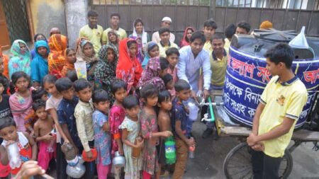এবারও হিমশীতল ঠান্ডা পানি নিয়ে রোজদারদের পাশে যশোরের আইডিয়া